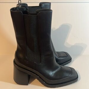 Tory Burch Expedition Chelsea Boot Size 10